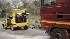 Tragická sráka osobního vozidla s kamionem mezi Ronovem a Frentátem.