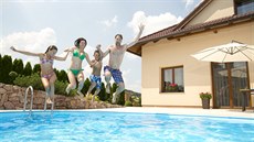 Pohodovou dovolenou vody lze strávit i doma, bazén pedstavuje investici na...