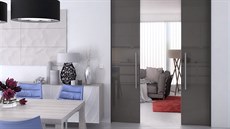 Sklen�né dve�e do pouzdra jsou zajímavou i praktickou dominantou  interiéru,...