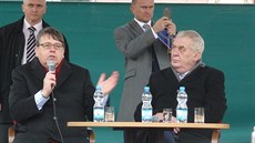 Prezident Milo Zeman diskutoval s lidmi ve Vrchlabí (1.4.2016).