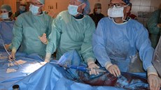 Tým profesora ervinky mní pacientce dv chlopn bhem jediné operace.