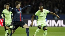 NEDÁM. Fernandinho z Manchesteru City si kryje mí ped Rabiotem z PSG.