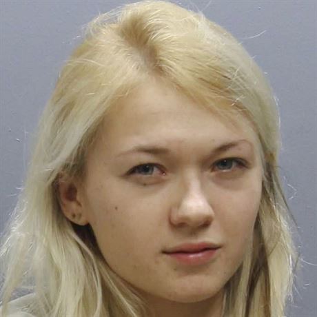 Osmnáctiletá Marina Alexveena Lonina na internet podle policie iv penáela...