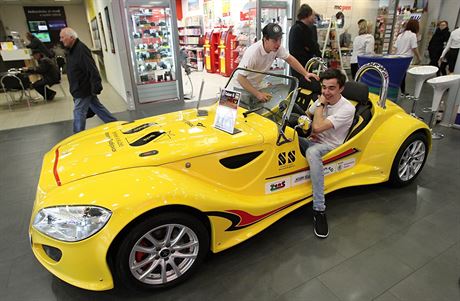 V rámci u realizovaného projektu si studenti nkolika technicky zamených stedních kol na Vysoin postavili své auto. Kraj Vysoiny jim zakoupil nkolik voz Kaipan.