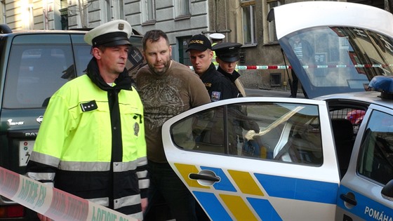 Policista Karel Kadlec po nehod na praských Vinohradech odmítl dechovou...