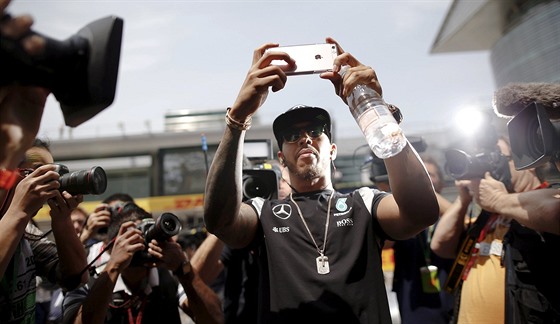 JSEM TO JÁ. Lewis Hamilton ped Velkou cenou íny F1.