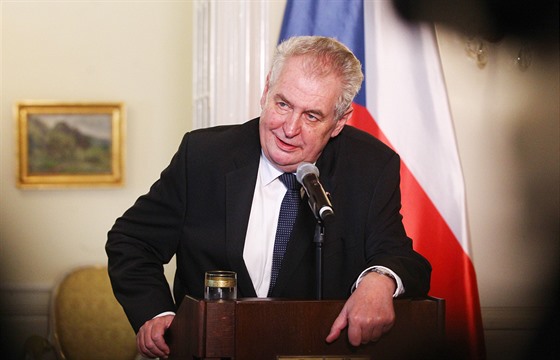 Prezident Miloš Zeman během tiskové konference na zámku v Lánech (11. dubna...