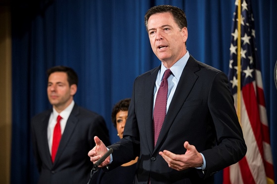 éf FBI James Comey hodlá po sporu s Applem kvli odblokování útoníkova iPhonu diskutovat o stetu mezi ochranou soukromí a národní bezpeností.