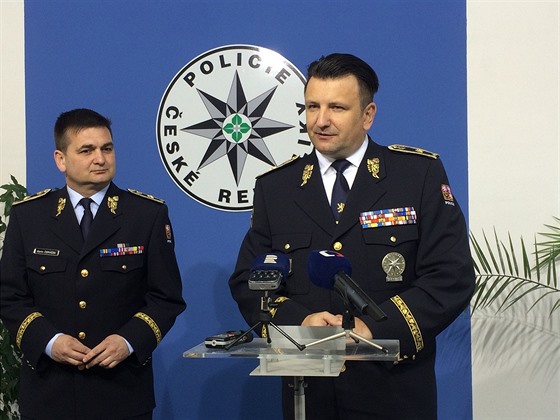 Policejní editel Tomá Tuhý (vpravo) v Hradci oznámil, e po Martinovi...