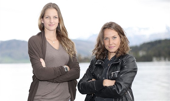 Karolína Plíková (vlevo) a Barbora Strýcová ped Fed Cupem ve výcarsku