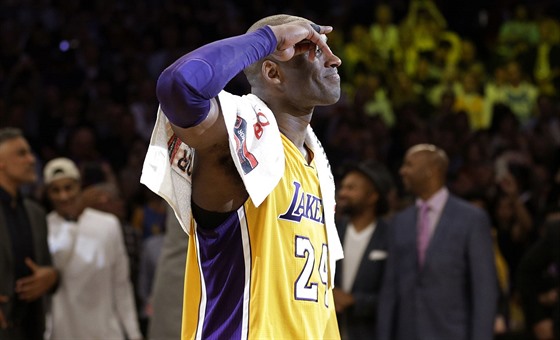 Kobe Bryant se loučí s kariérou a s fanoušky LA Lakers.