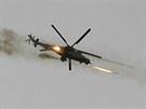 Vrtulník irácké armády v bojích s Islámským státem nedaleko Kirkúku (11. dubna...