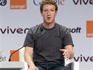 Mark Zuckerberg se na veejnosti vtinou objevuje v obyejných dínách, edém...