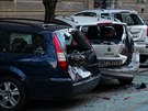 Policista na praských Vinohradech naboural pes padesát zaparkovaných aut (12....