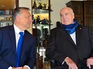 Maarský premiér Viktor Orbán (vlevo) a bývalý nmecký kanclé Helmut Kohl...