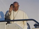 Papež František vyrazil na řecký ostrov Lesbos, aby pozdravil a poobědval s...
