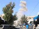Kou vznáející se nad ulicemi syrského Aleppa (16. duben 2016)