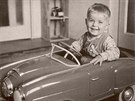 Dvouletý Petr ve lapacím moskvii, který mu tatínek pivezl v ervenci 1963 z...