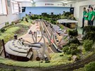 Model eleznice ve Lhot u Opavy zabírá plochu ticet metr tverených. (17....