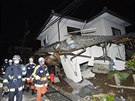 Japontí hasii hledají peiví zemtesení, které otáslo ostrovem Kjúú....