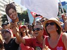 Brazilci protestují proti impeachmentu jejich prezidentky Dilmy Rousseffové....
