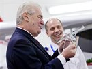 Prezident Milo� Zeman na n�v�t�v� spole�nosti F AIR Bene�ov, kter� provozuje...