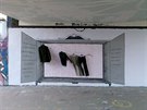 První zkouka na praském Tnov letos v únoru: skí namalovaná na zdi. Druhý...