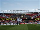 CHOREO Pohled na zaplnné tribuny stadionu Vicente Calderona ped zápasem Ligy...