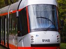 P�edstaven� inovovan�ho tramvajov�ho vozu typu 14T. Tramvaj 14T, kter� proch�z�...