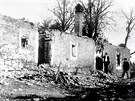 Dobový snímek z Ploštiny, kde na konci války řádili nacisté.