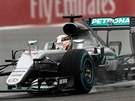Lewis Hamilton neodjel v kvalifikaci na Velkou cenu íny ani kolo.
