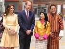 Britského prince Williama s manelkou Kate na bhútánském letiti pivítala...