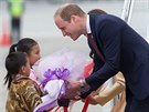 Princ William a jeho manelka Kate na letiti v Bhútánu (14. dubna 2016)