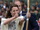 Vévodkyn Kate si Bhútánu vyzkouela národní sport - lukostelbu (14. dubna...