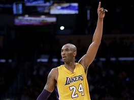 LOUČENÍ VE VELKÉM STYLU. Kobe Bryant ve svém poslední utkání v NBA nastřílel v...