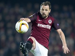 Spar�anský zálo�ník Marek Mat�jovský se sna�í zpracovat mí�.