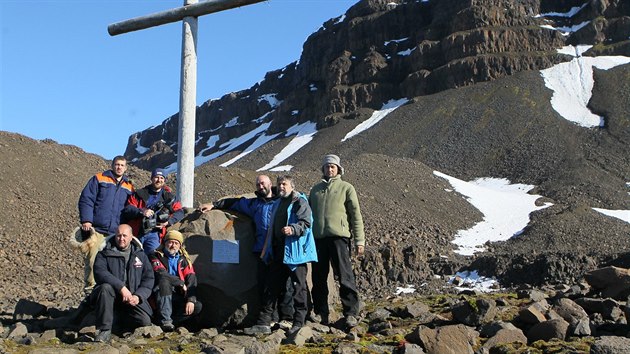 Stopy expedice Georgij Brusilova nala v roce 2010 na souostrov Zem Frantika Josefa vprava veden Olegem Prodanem.
