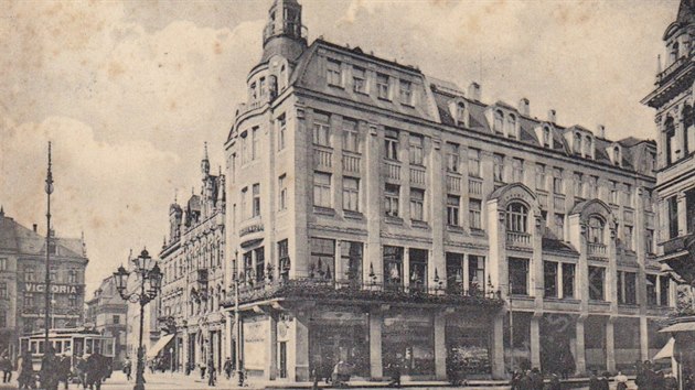 Autorem libereckho hotelu Schienhof, dnes Praha, byl jabloneck architekt Robert Hemmrich.