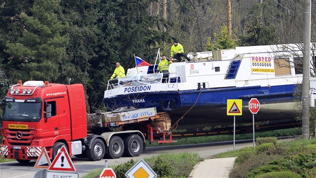 Lo Poseidon putuje jin Moravou smrem k Vranovsk pehrad.