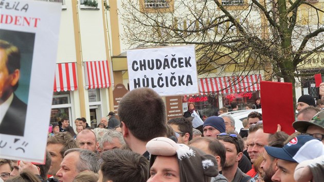 Odprci prezidenta se shromdili v Beroun, kam Milo Zeman zavtal bhem sv nvtvy Stedoeskho kraje (19. dubna 2016).