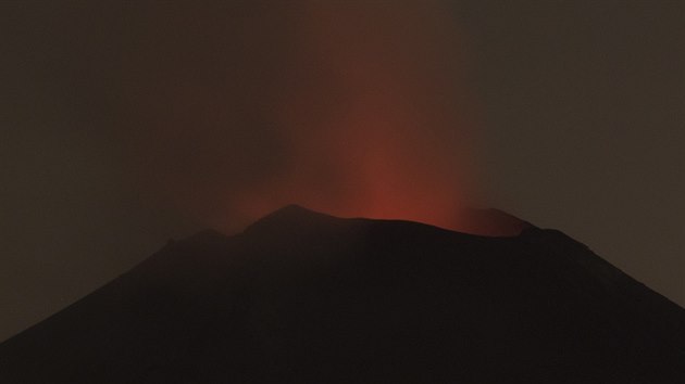 Erupce sopky Popocatpetl (18. dubna 2016)