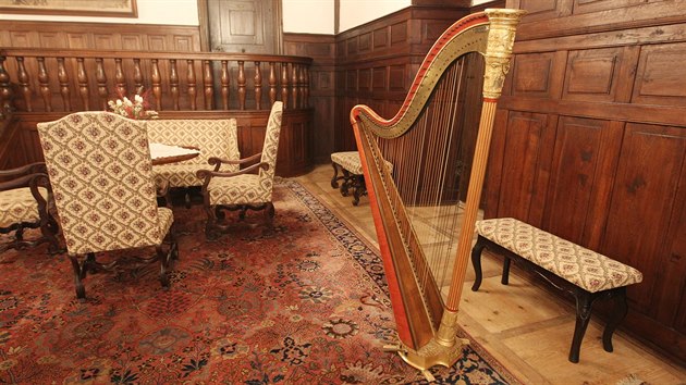 Letos v zimě dostali zpět do Náměště nad Oslavou po více než šedesáti letech „svou“ jídelnu z Boskovic. Vrátila se také harfa.