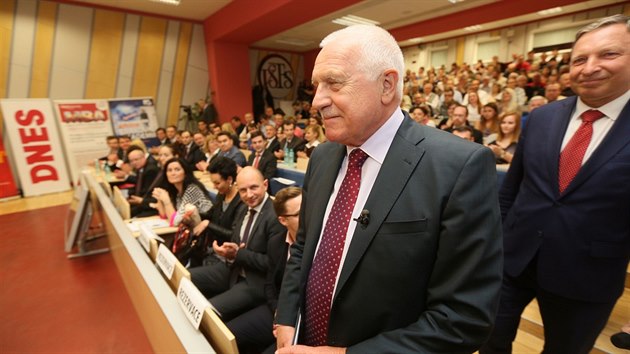 Exprezident Vclav Klaus pichz na pednku na VFS na tma migrace.