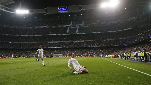 HATTRICK. Cristiano Ronaldo se raduje ze svho hattricku, kterm posunul Real Madrid do semifinle Ligy mistr.