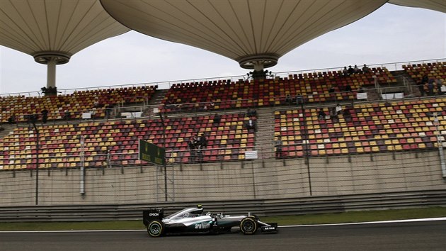 Nico Rosberg z Mercedesu v kvalifikaci Velk ceny ny.