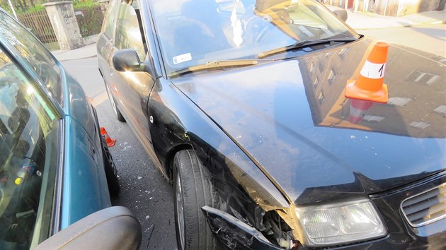 Nehodu v eskm Tn zavinila dvacetilet polsk idika, kdy nedala pednost v jzd zprava jedoucmu Opelu Corsa, ve kterm jeli dva Polci a Vietnamec. Policist u nich nali drogy.