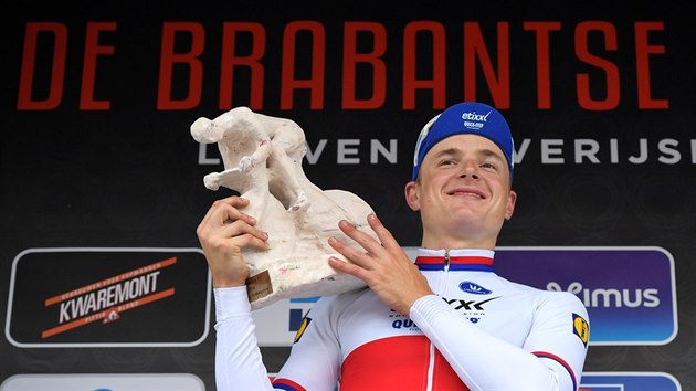 Petr Vako s trofej pro vtze zvodu Brabantsk p