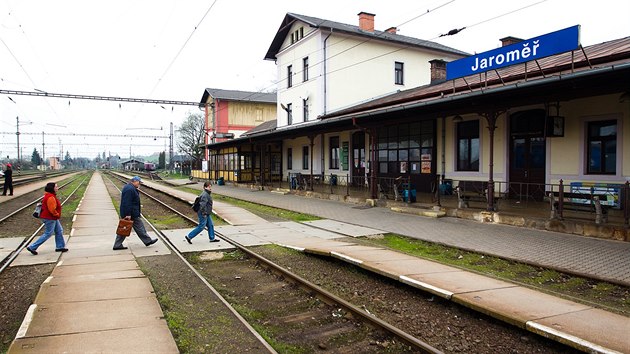 Nádraží v Jaroměři. Od pondělí začne výluka na trati do Hradce Králové (14. 4. 2016).