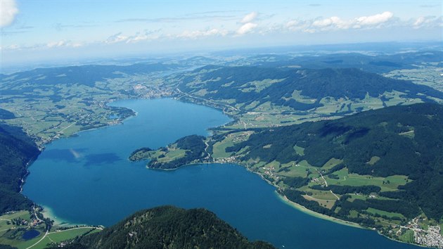 Rakousko pat k turisticky nejlpe vybavenm zemm svta. A ei to vd. Na snmku pohled na jezero Mondsee v Soln komoe.