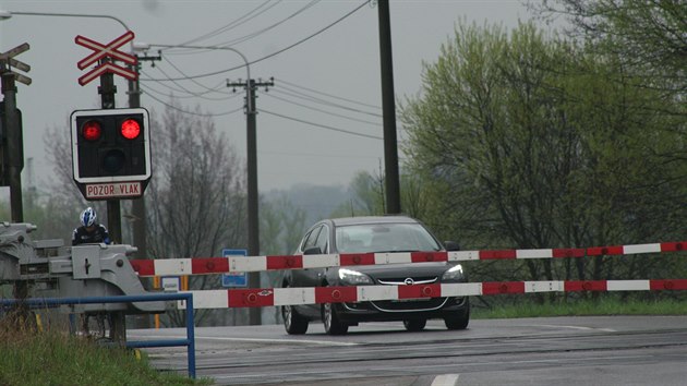 Pejezd v Polance nad Odrou. Podle nkterch nen bezpen kvli nedalek autobusov zastvce.